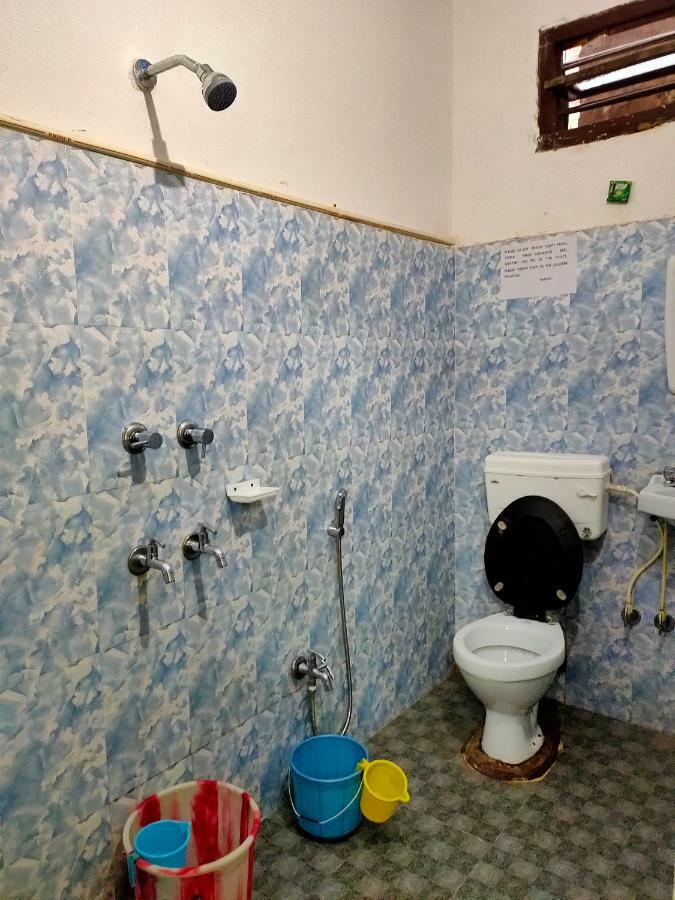 Chandrupal Lodging 구와하티 외부 사진