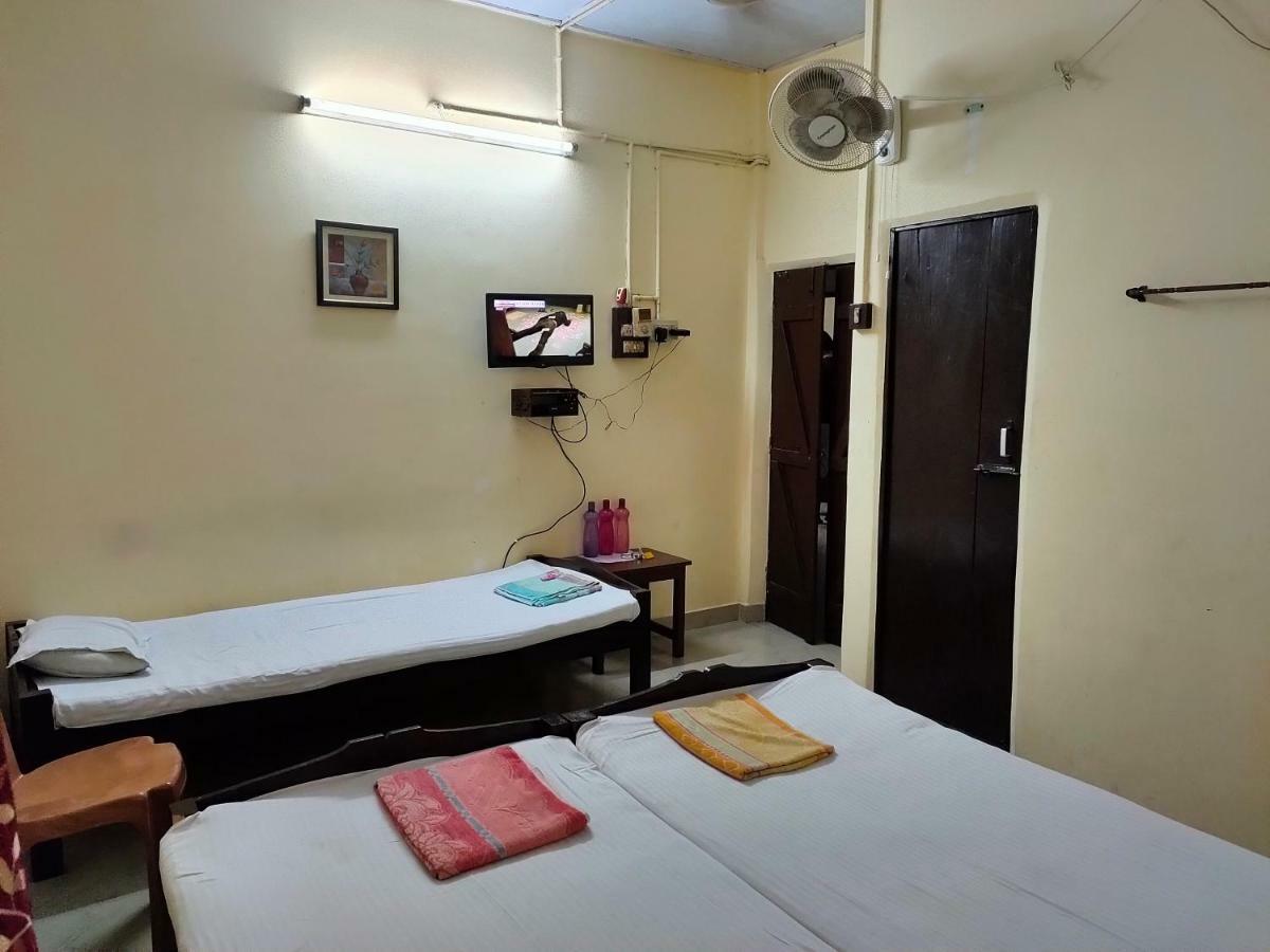 Chandrupal Lodging 구와하티 외부 사진