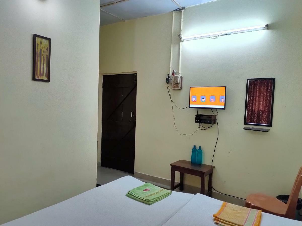 Chandrupal Lodging 구와하티 외부 사진
