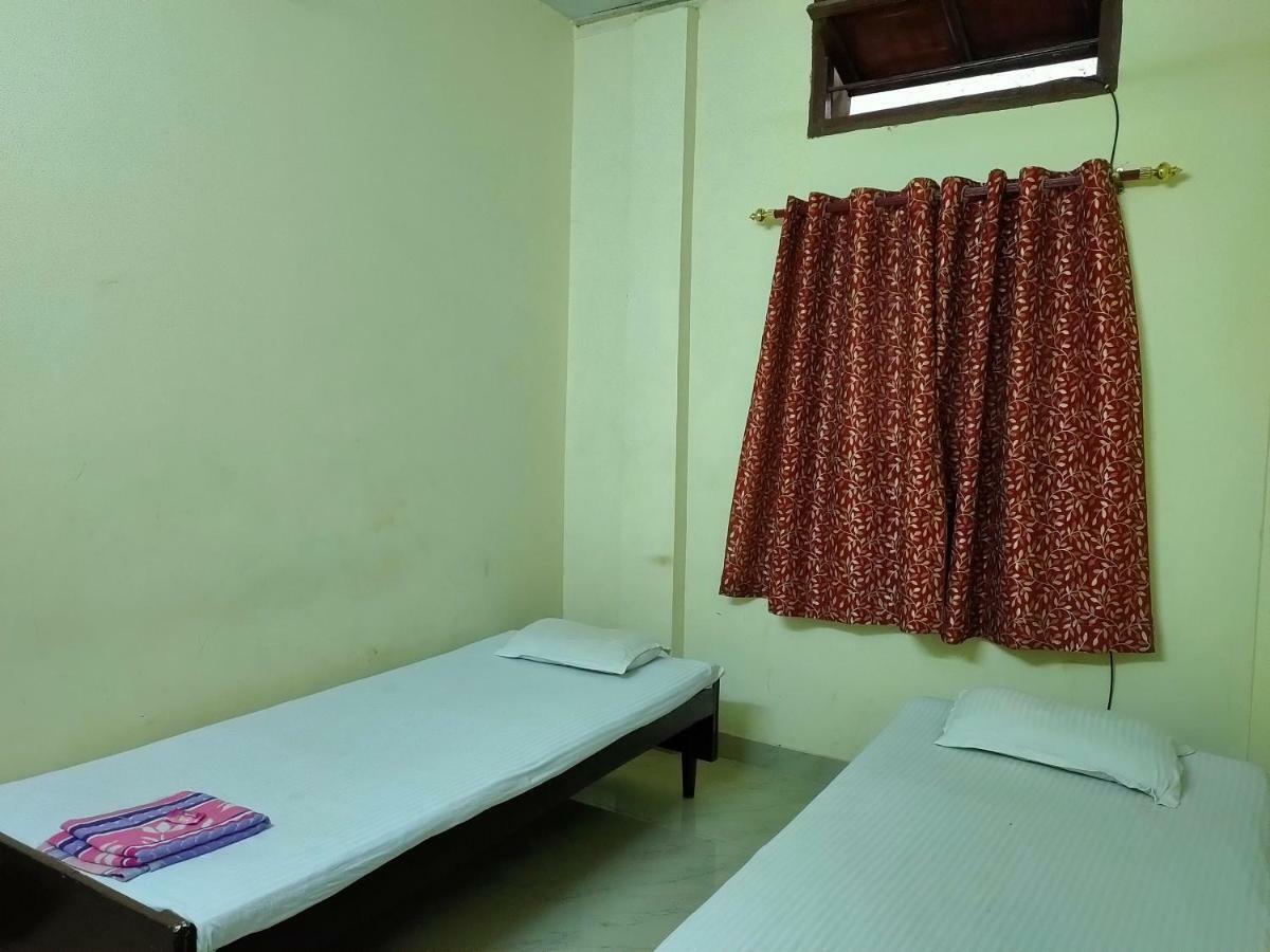Chandrupal Lodging 구와하티 외부 사진